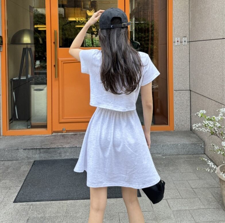 バックスリット スリムタック フレア ワンピースタイプ